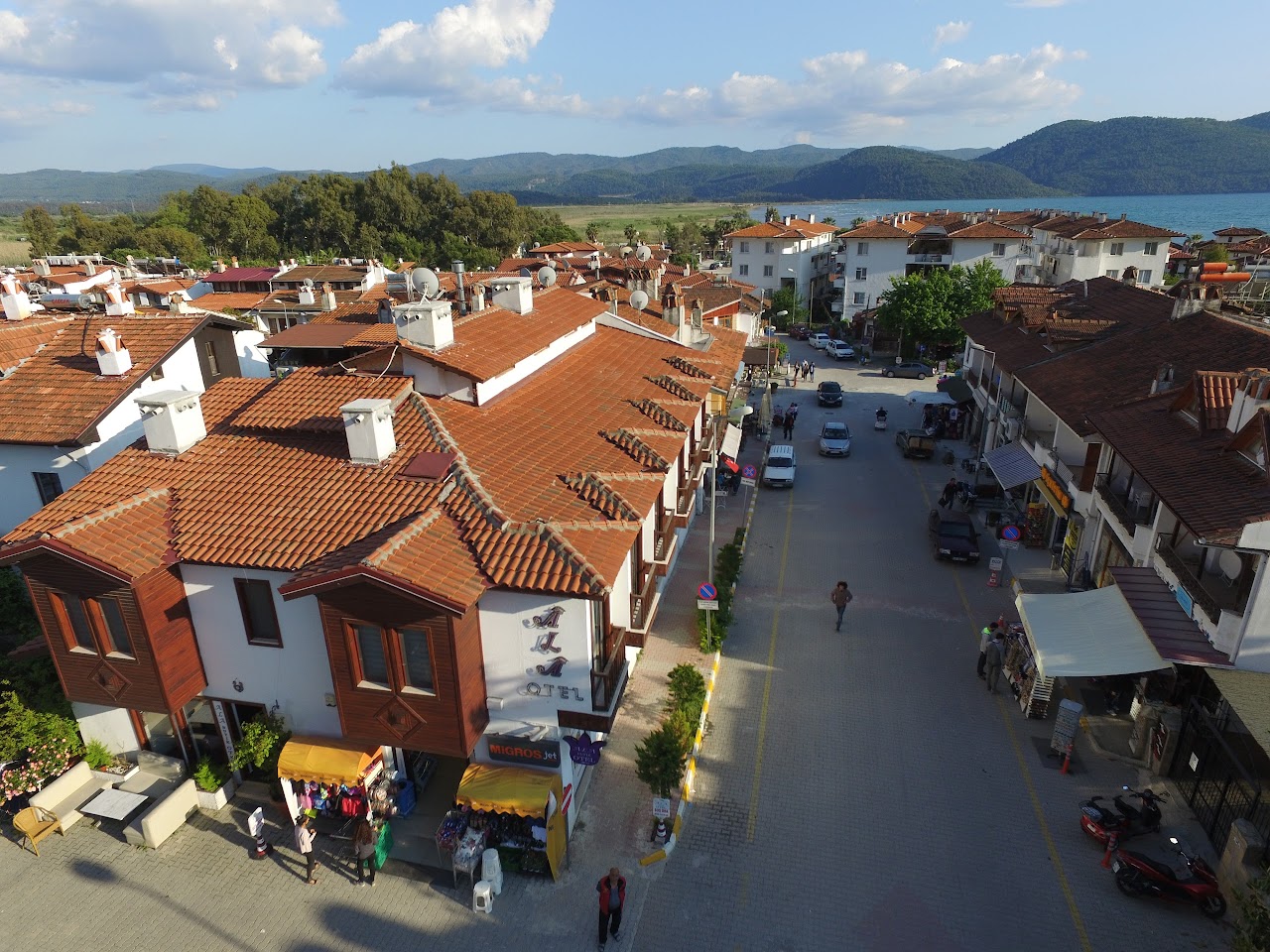 Akyaka'nın kuşbakışı görüntüsü ve otel çevresi